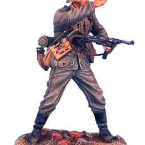 Oberfeldwebel (sergente maggiore) dell'esercito tedesco in piedi con MP40