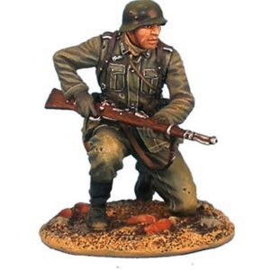 Fante dell'esercito tedesco in ginocchio col fucile