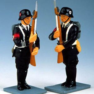 Soldato delle SS sul presentat arm