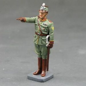Generale della Polizia delle SS che saluta
