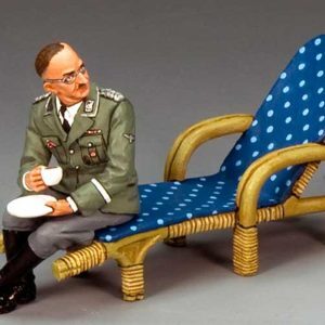 Heinrich Himmler seduto con tazza di caff