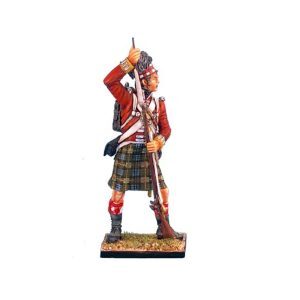 Highlander in piedi che ricarica