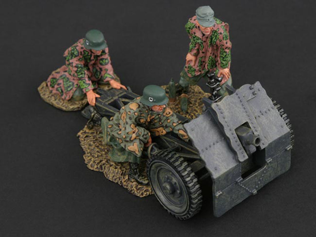 Cannone da 75 mm con tre artiglieri SS (versione Normandia)