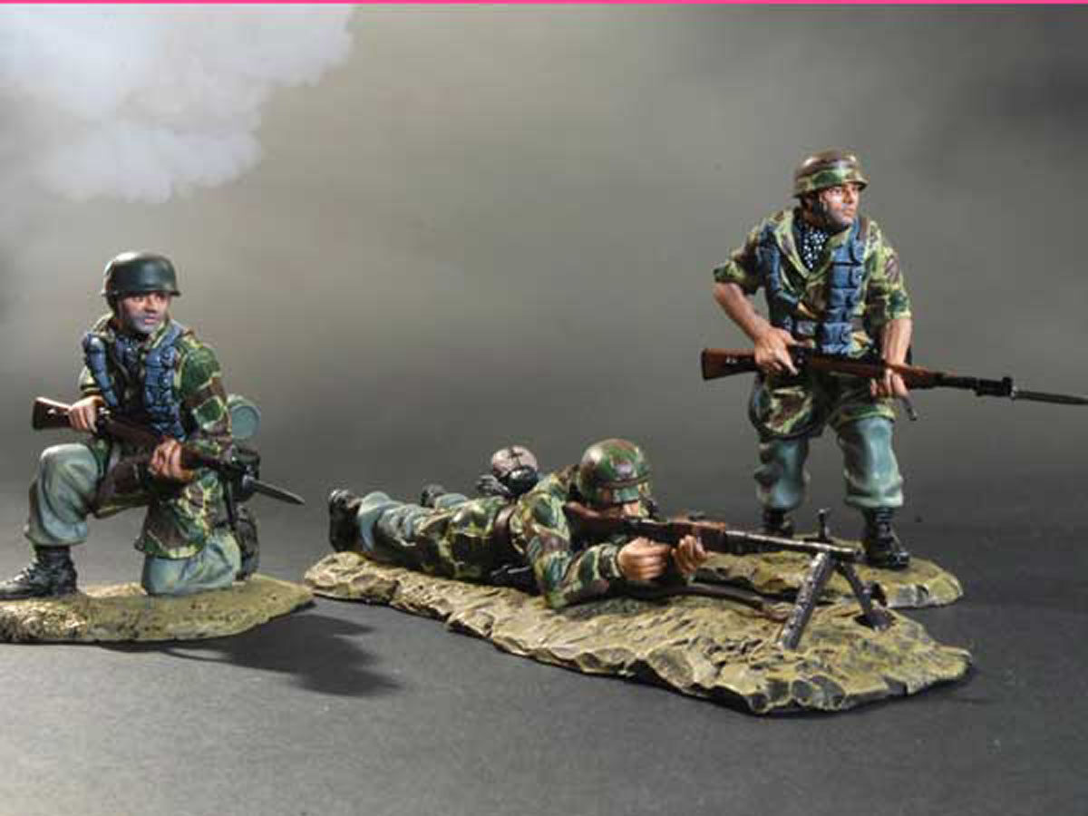 2 Fallshirmjager con baionetta e 1 sdraiato FG42 (Uniforme Operativa Normandia)
