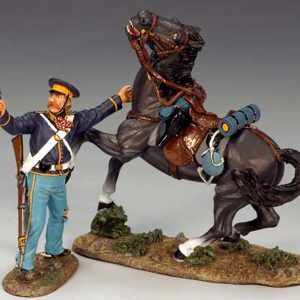 Dragone a piedi con pistola che trattiene il suo cavallo