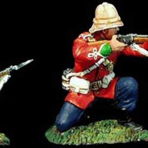 Soldato inglese in ginocchio che ricarica e l'altro che spara