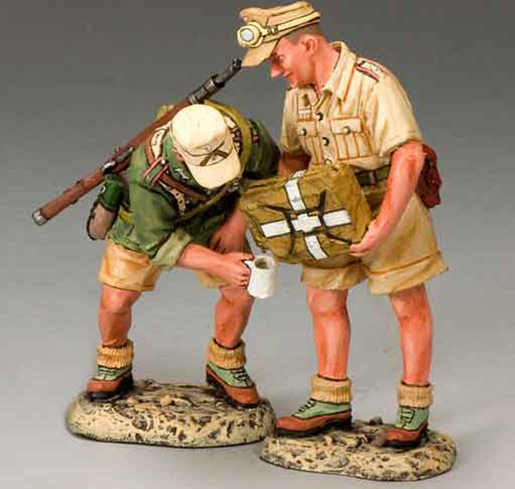 Due Soldati dell'Africa Korps che si fermano per bere