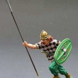 Barbaro che corre con lancia e scudo