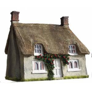 COTTAGE DAL TETTO DI PAGLIA