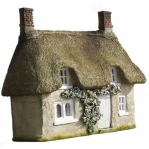 FACCIATA DEL COTTAGE con tetto di paglia