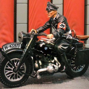 Ufficiale con cappello della LAH in sella ad una BMW R75