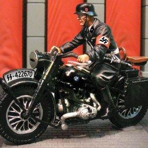 Ufficiale della LAH con elmetto in sella ad una BMW R75