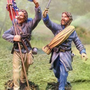 Gruppo comando dei confederati in marcia che agita il cappello.