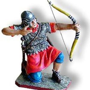 Arciere romano in ginocchio che scocca la freccia