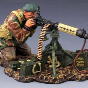 Commando britannico che spara con mitragliatrice Vickers