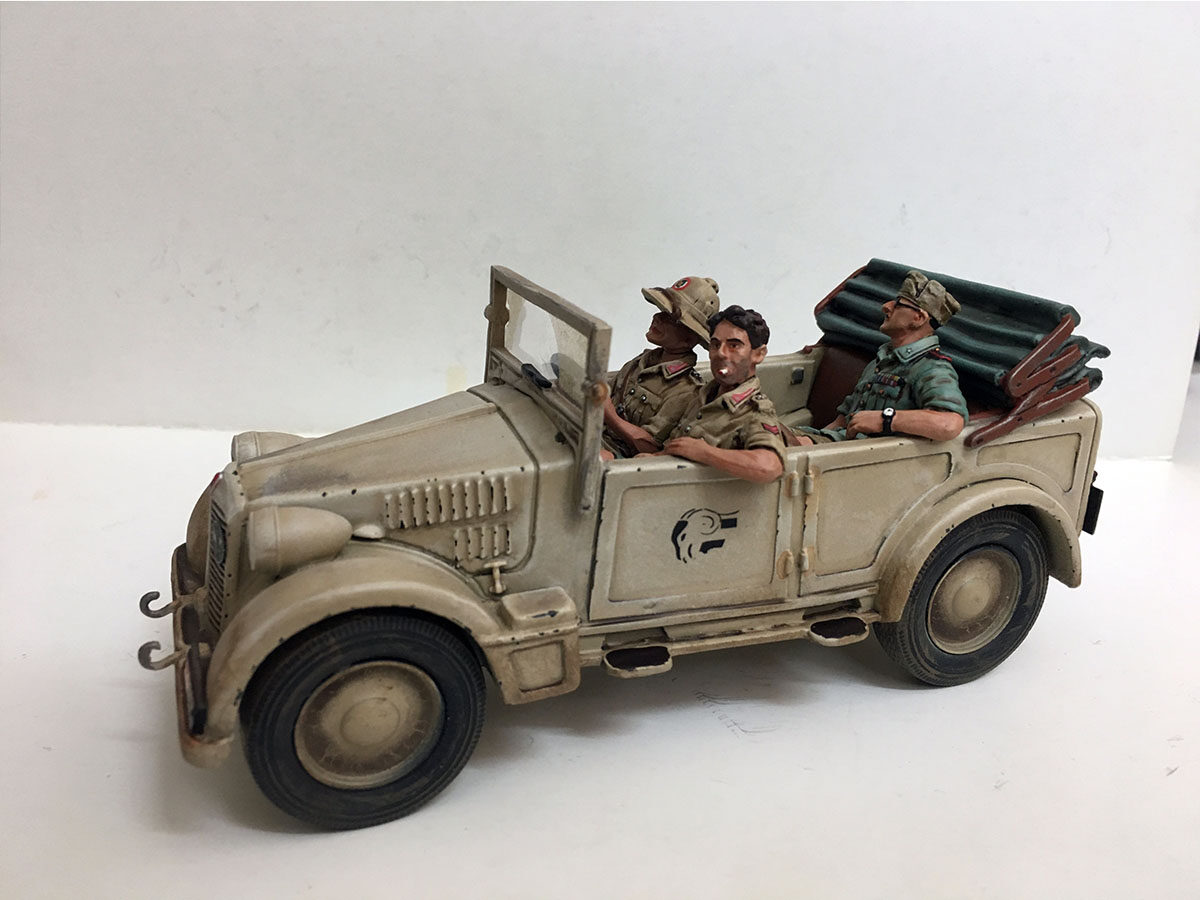 fiat 1100 coloniale con 3 figure