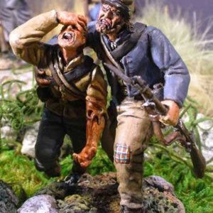 Sudista che sorregge un ferito