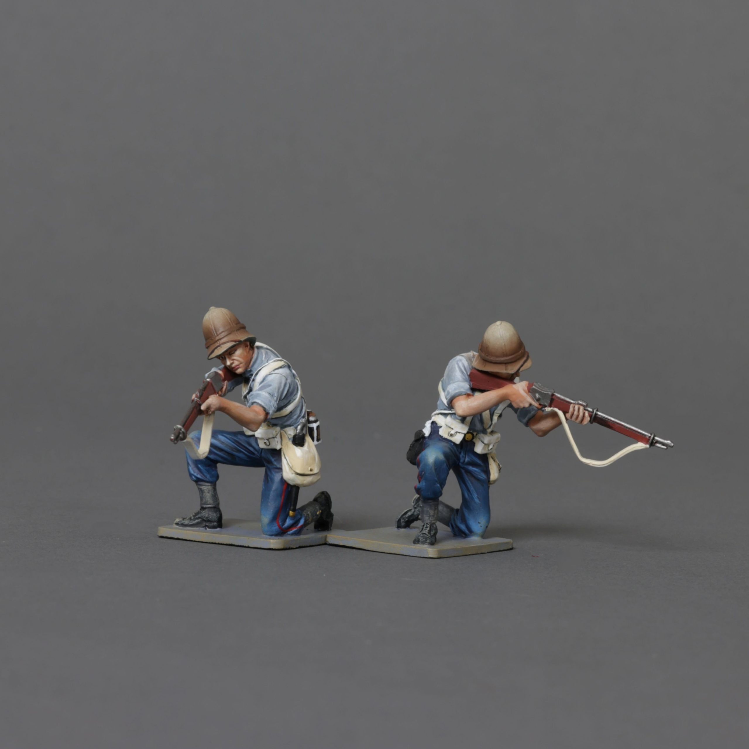 comprises 2 Riflemen in Shirt Sleeve, kneeling firing down