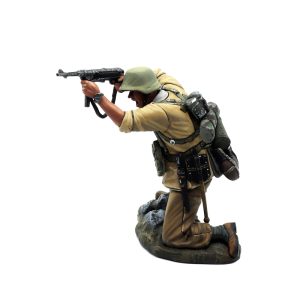 DAK048 Das Deutsche Afrika Korps Kneeling Overhead Firing