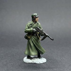 SS199B SS soldier ready with MP40