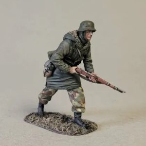 Waffen SS German Grenadier Advancing with K-98 wearing Kharkov Parka, 1944-45